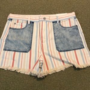 American Eagle mom shorts. Never worn! Size 16.